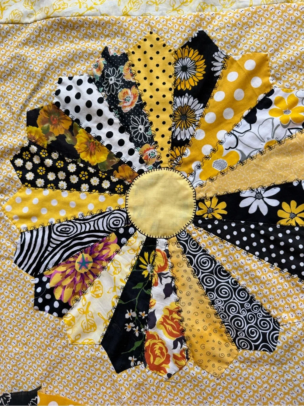 Dresden Plate Quilt Top 60” X40” + 6 Blocks + 2 Unfinished +Fabric Appliquéd